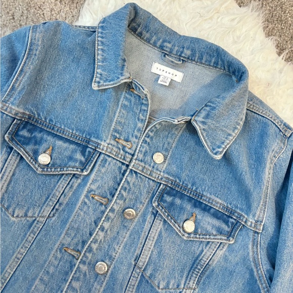 Topshop Distressed Raw Hem Cropped Denim Jacket - Picture 2 of 3